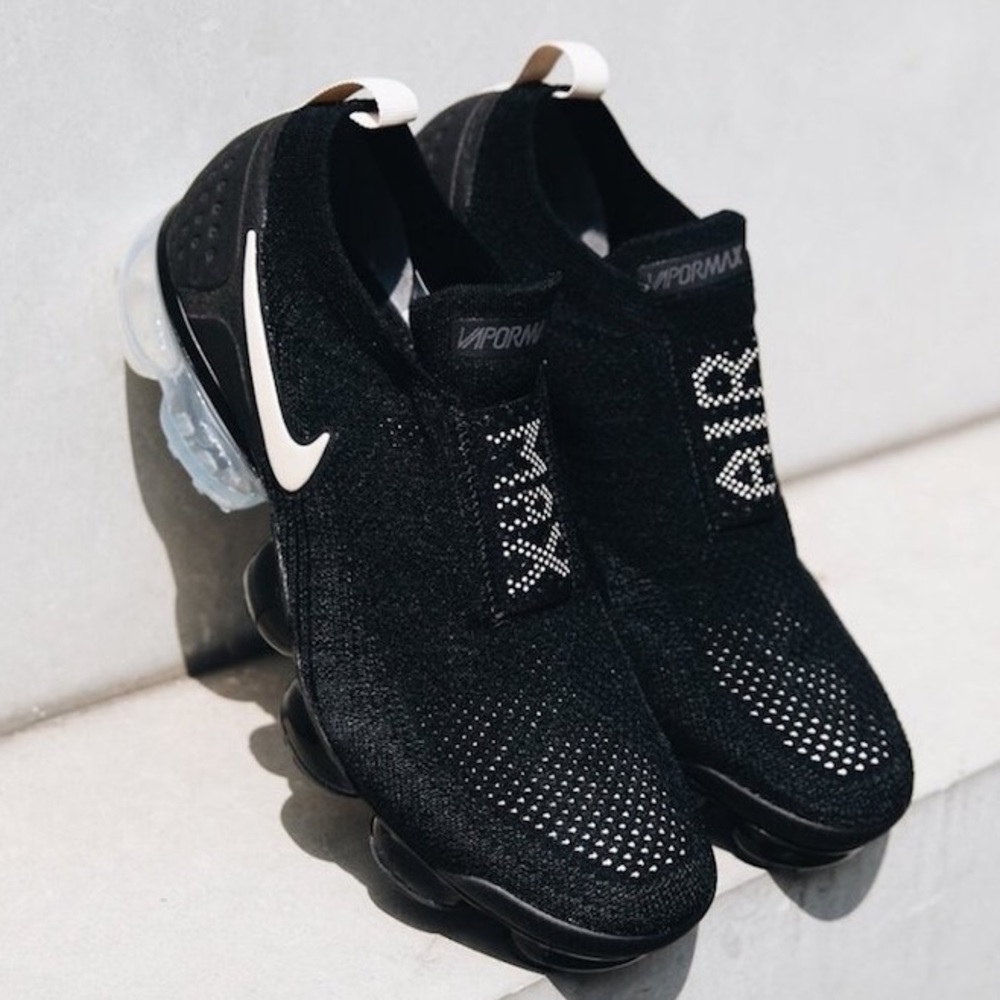 Nike women’s air vapormax moc 2 -black and cream